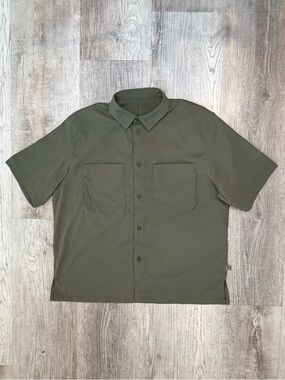 lululemon athletica Men's Relaxed Fit Short Sleeve Button Up Shirt Size XL Olive